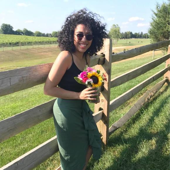 Meet your Posher, Danielle - Picture 1 of 1